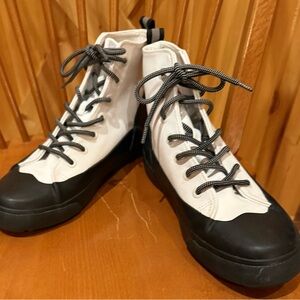 Hunter W9.5 M7.5 White high top Canvas Sneakers with Black Laces & Soles